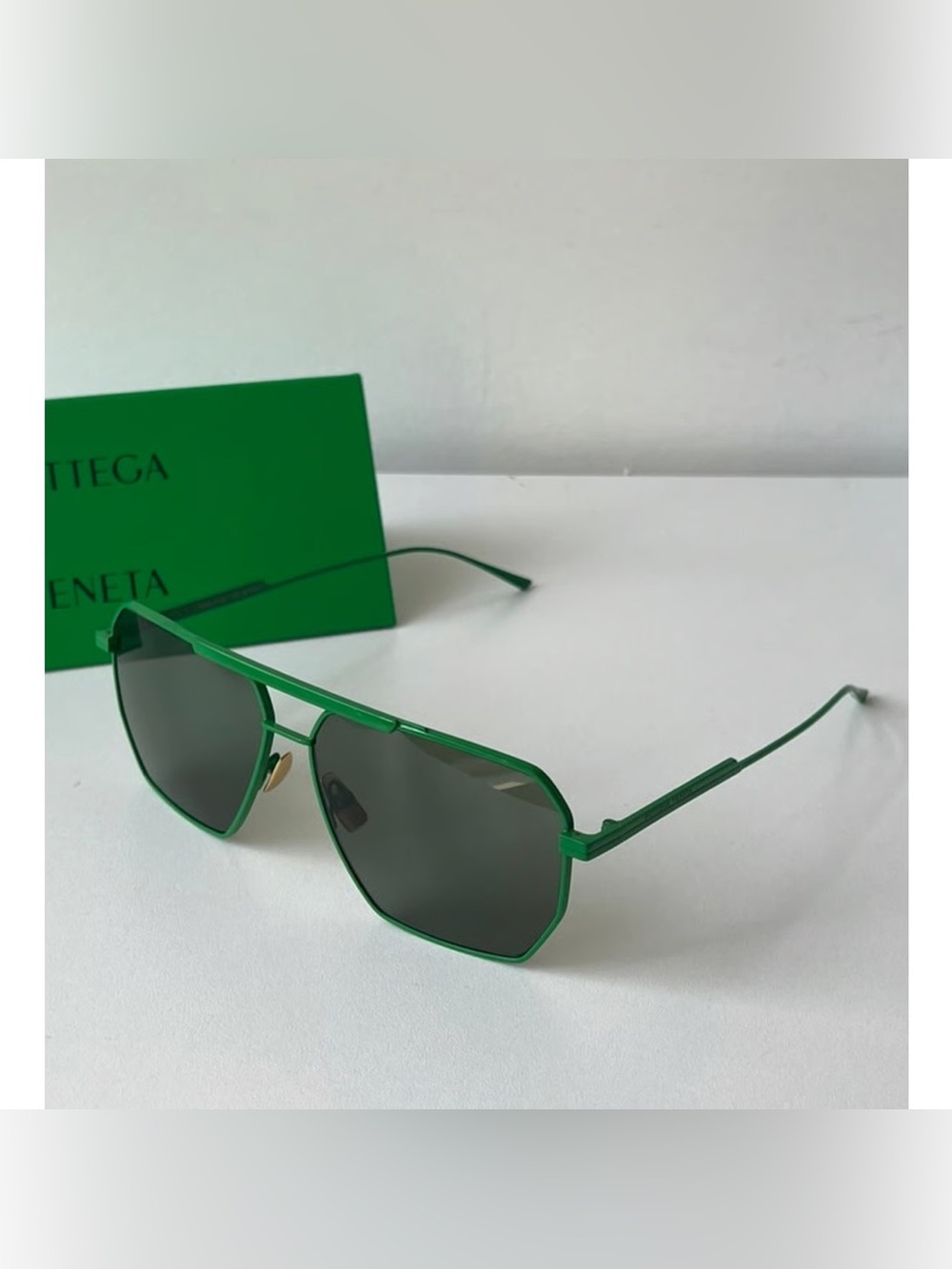 Bottega Veneta BV1012S Green Aviator ultra-lightweight Unisex Sunglasses